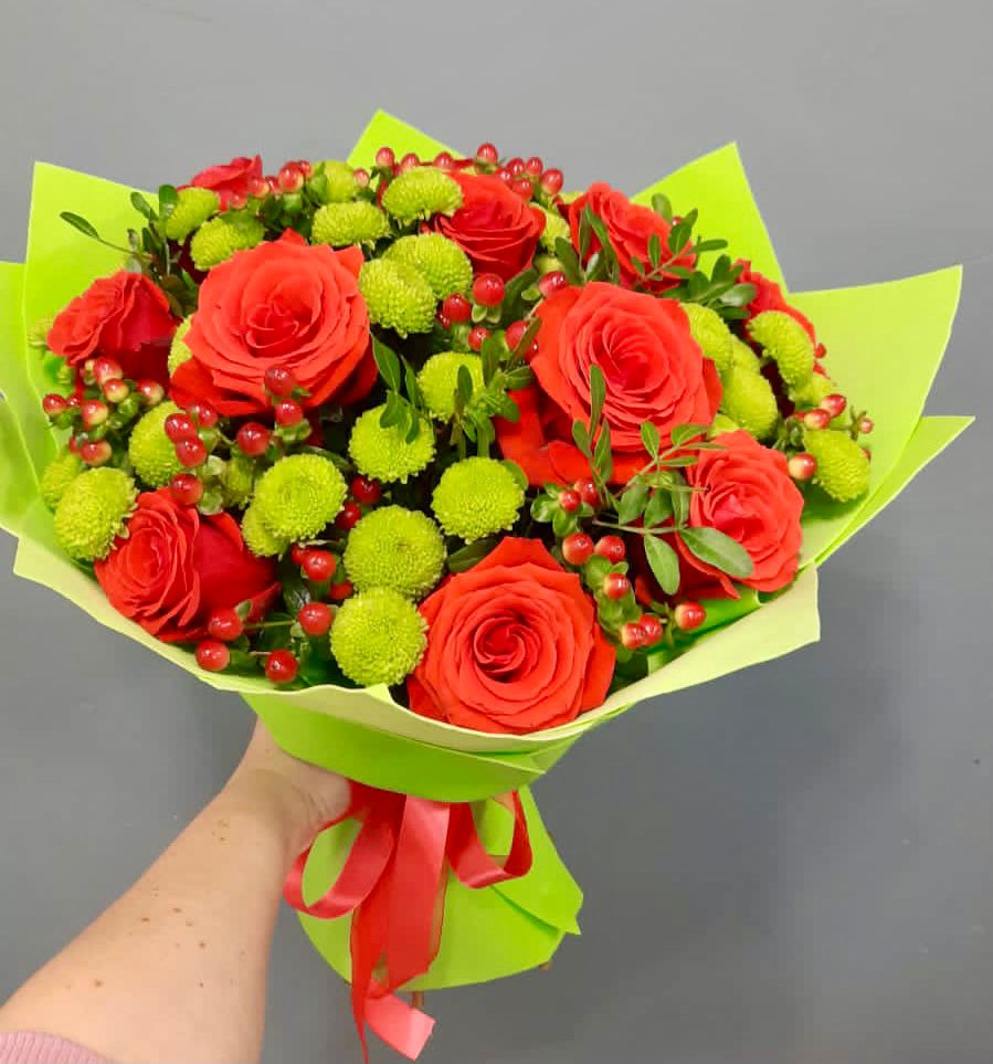 Букет цветов из: Хризантемы и Розы в Истре