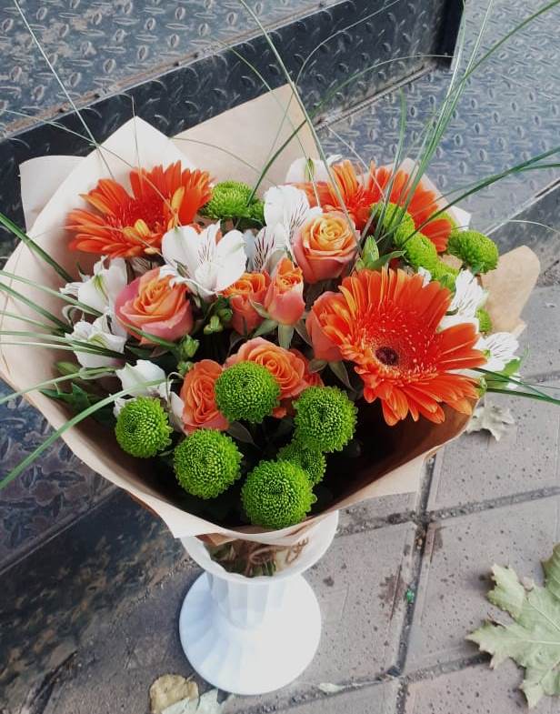 Букет цветов из: Герберы, Хризантемы, Альстромерии и Розы в Истре