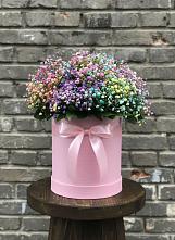Цветочная композиция из Гипсофила и Розы в шляпной коробке в Истре