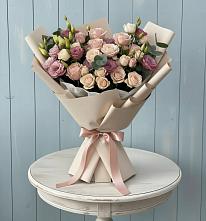 Букет цветов из:  Розы и Лизиантусы в Истре