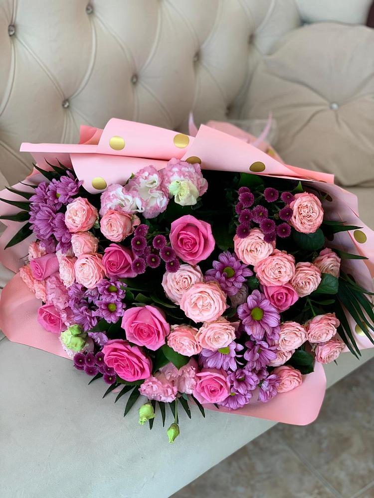 Букет цветов из: Хризантемы, Розы и Лизиантусы в Истре