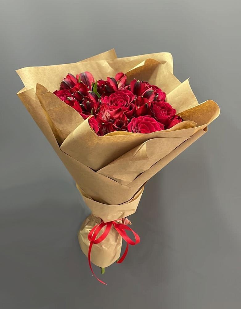 Букет цветов из: Альстромерии и Розы в Истре