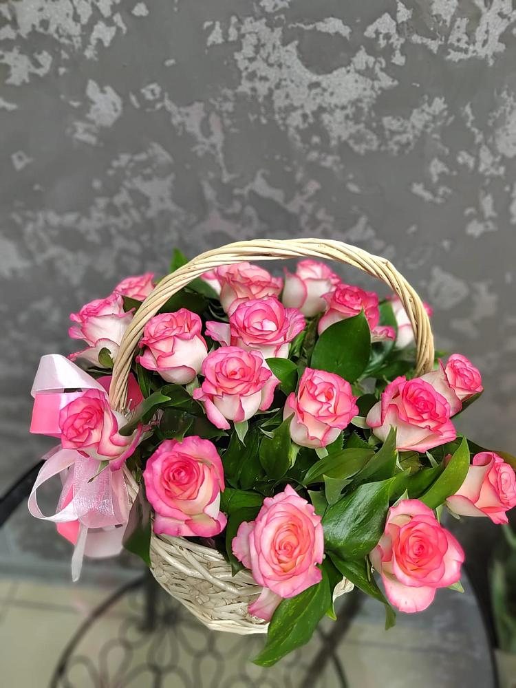 Цветочная композиция из Розы в корзине в Истре