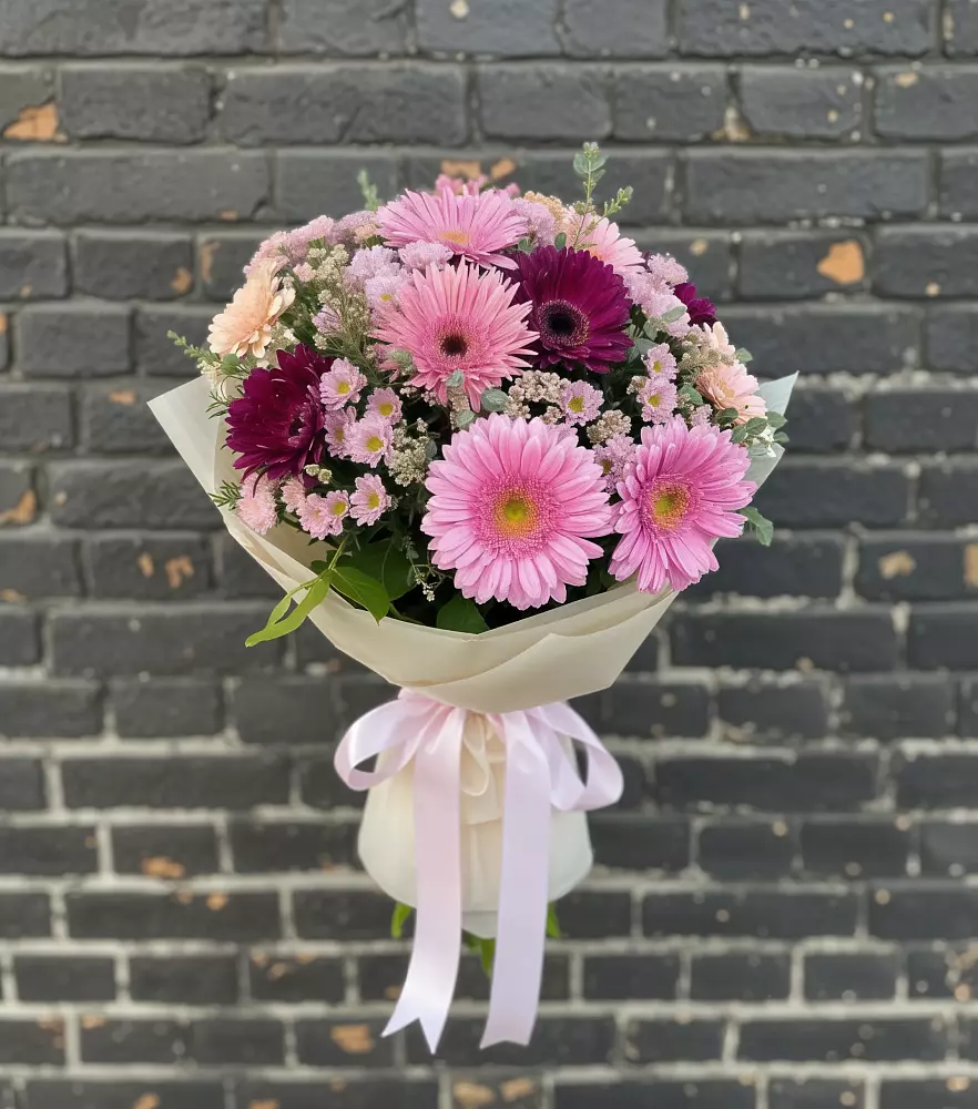 Букет цветов из: Герберы и Хризантемы в Истре