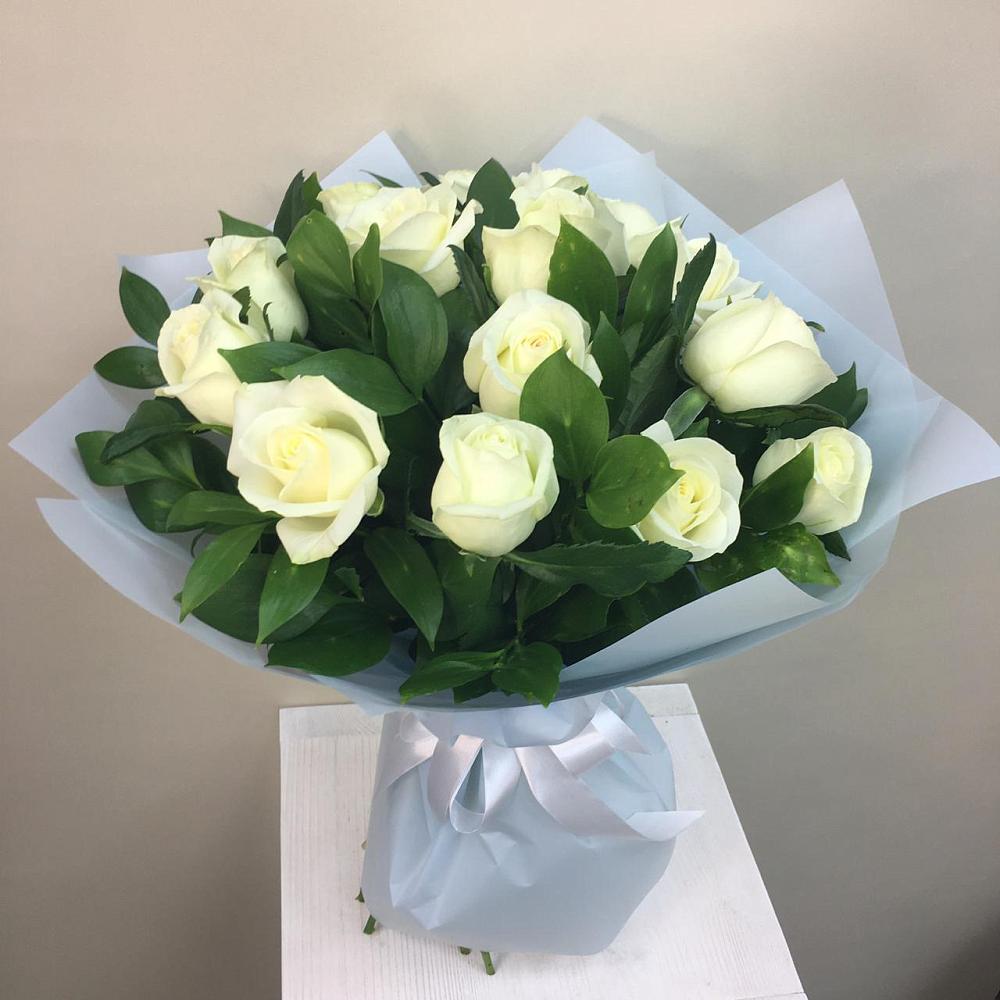 Букет 15 Белых роз Проуд в Истре