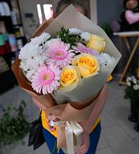 Букет цветов из:  Герберы, Розы и Хризантемы в Истре