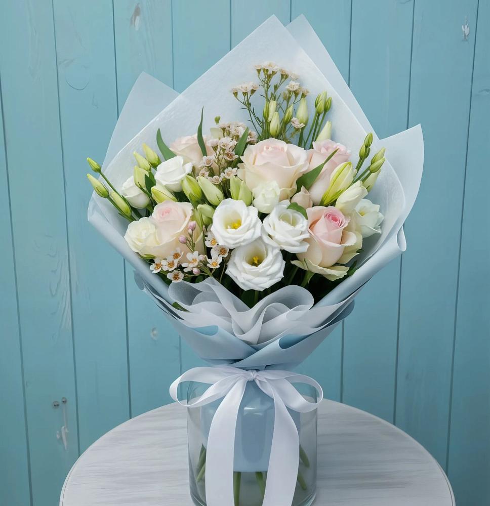 Букет цветов из: Розы и Лизиантусы в Истре