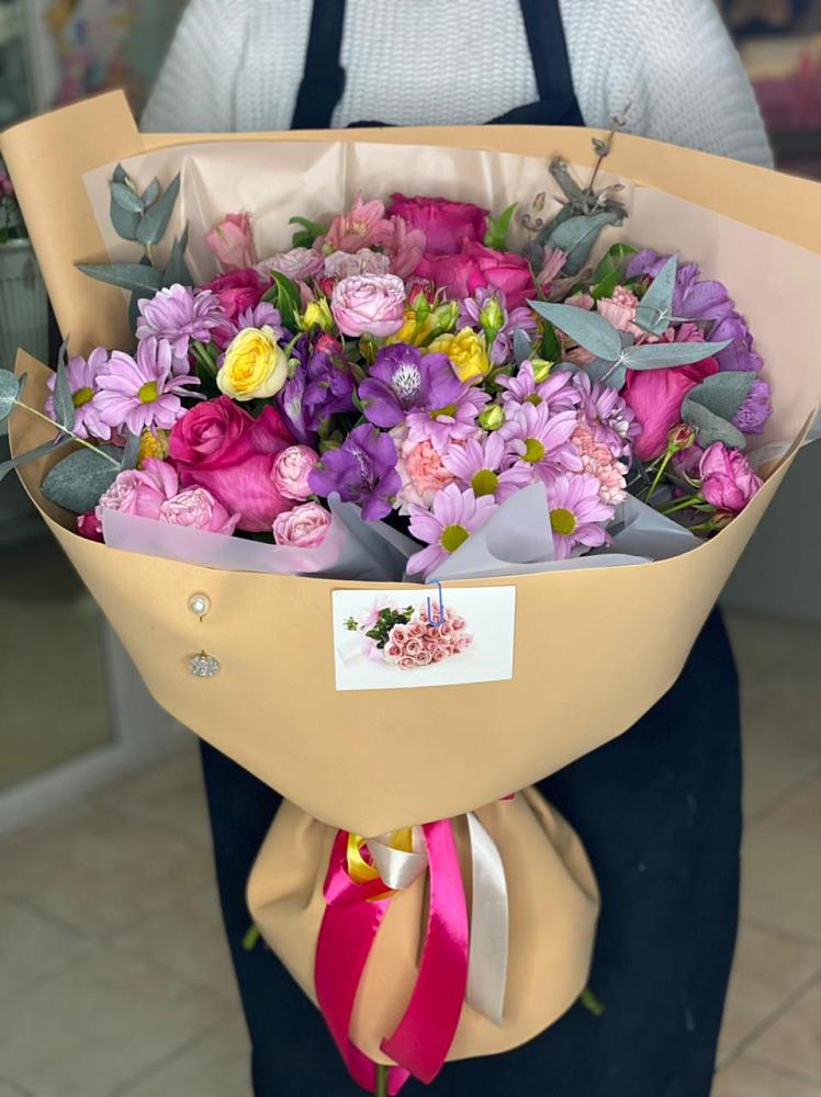 Букет цветов из: Хризантемы, Гвоздики и Альстромерии в Истре