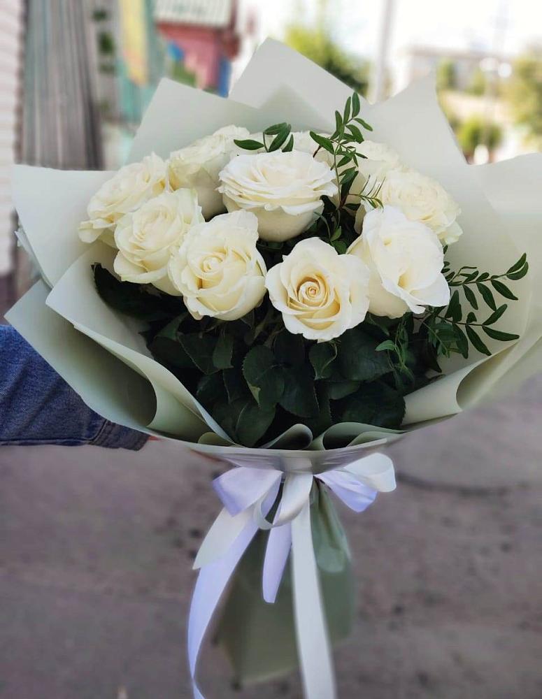 Букет Белые розы Проуд в Истре