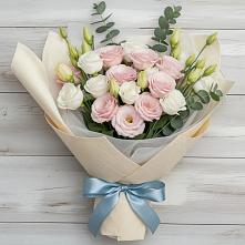 Букет цветов из:  Лизиантусы в Истре