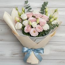 Букет цветов из:  Лизиантусы в Истре