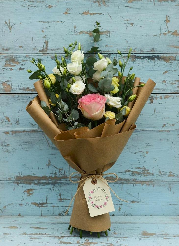 Букет цветов из: Розы и Лизиантусы в Истре