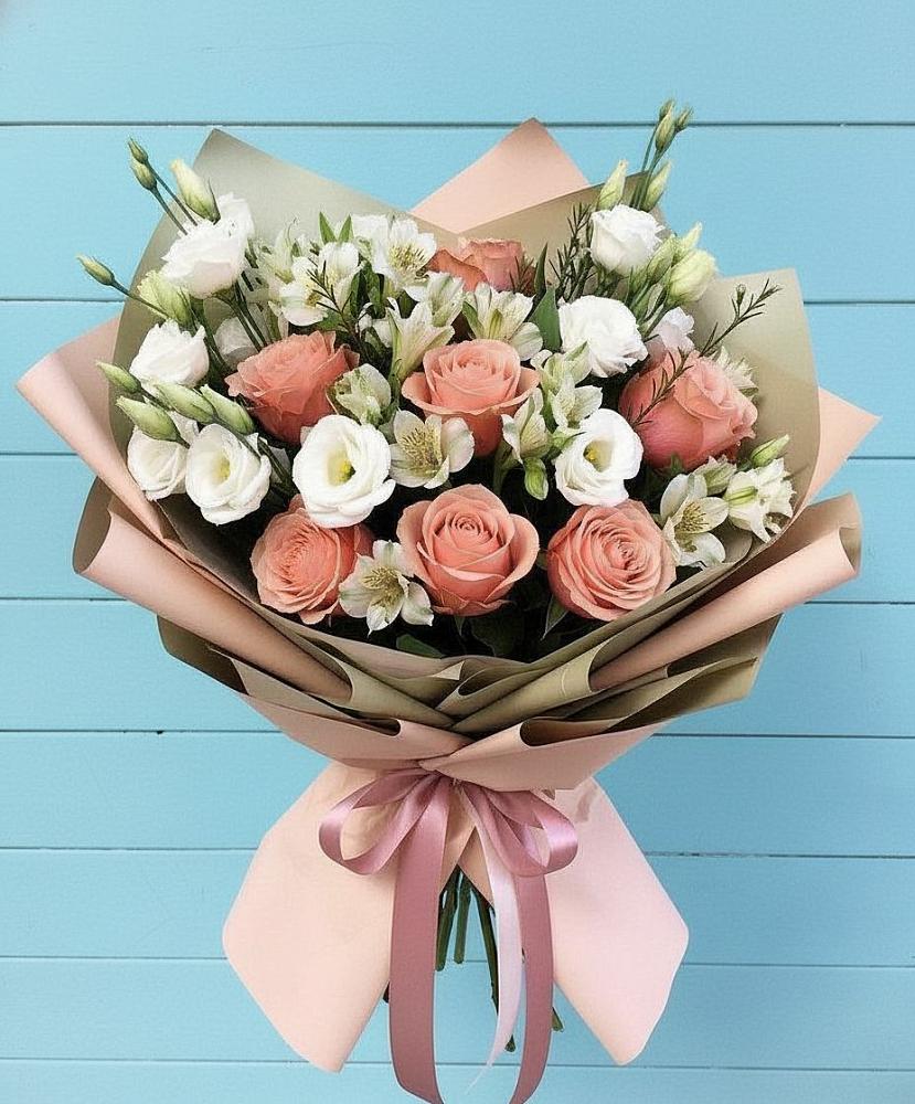 Букет цветов из: Розы, Альстромерии и Лизиантусы в Истре