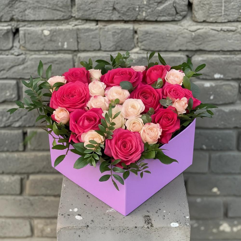 Цветочная композиция из Розы в коробке в Истре