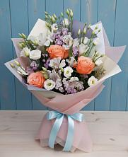 Букет цветов из:  Лизиантусы, Розы, Альстромерии и Гипсофила в Истре