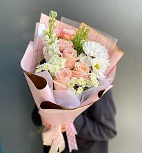 Букет цветов из:  Хризантемы и Розы в Истре