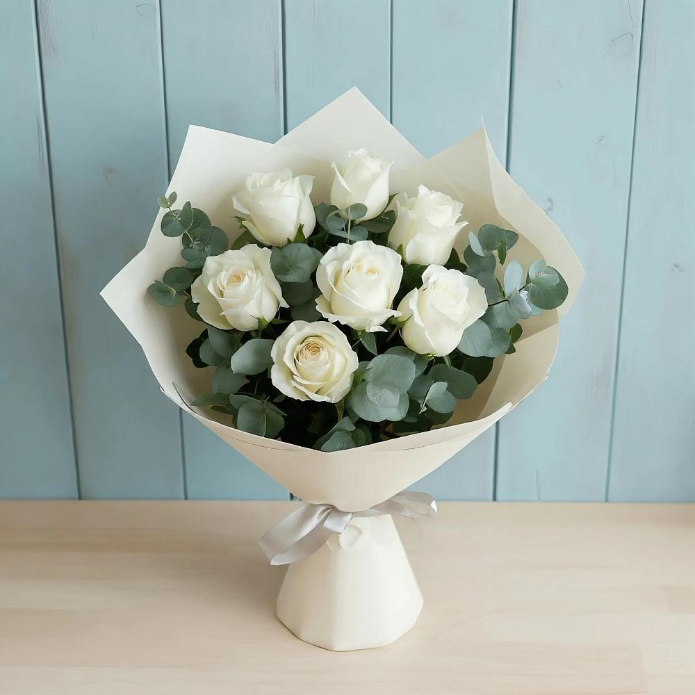 Букет Белые розы в Эвкалипте в Истре