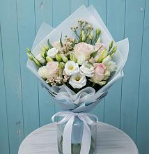 Букет цветов из:  Розы и Лизиантусы в Истре