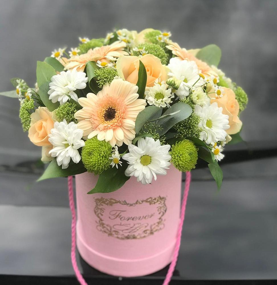 Цветочная композиция из Розы, Герберы и Хризантемы в шляпной коробке в Истре