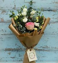 Букет цветов из:  Розы и Лизиантусы в Истре