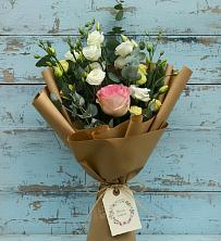 Букет цветов из:  Розы и Лизиантусы в Истре