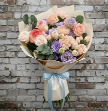 Букет цветов из:  Розы, Лизиантусы и Гвоздики в Истре