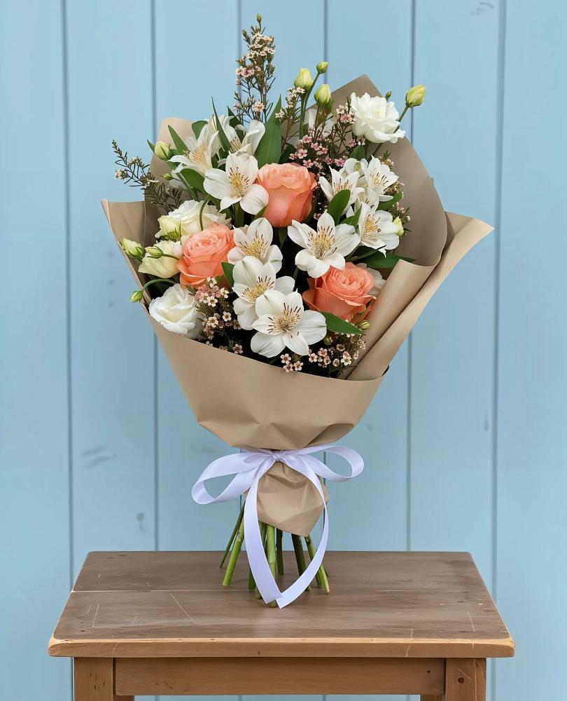 Букет цветов из: Альстромерии, Лизиантусы, Розы и Хризантемы в Истре