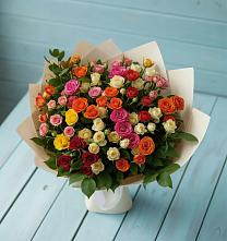 Букет Микс из разноцветных кустовых роз в Истре