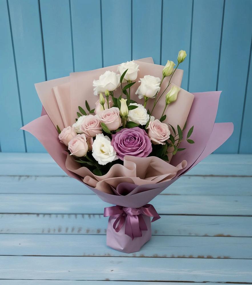 Букет цветов из: Розы и Лизиантусы в Истре